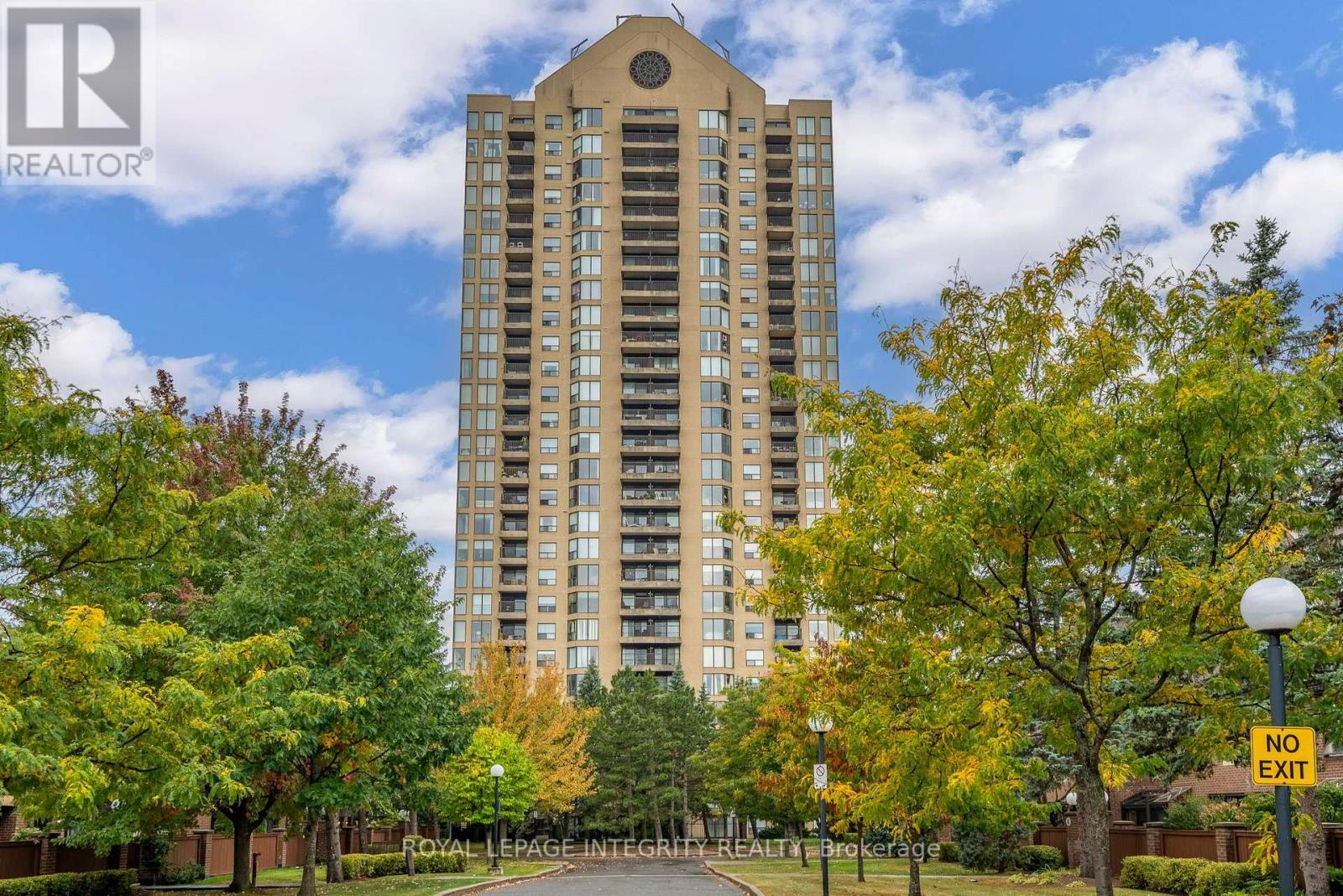 For sale: 302 - 545 ST LAURENT BOULEVARD, Ottawa, Ontario K1K4H9 ...
