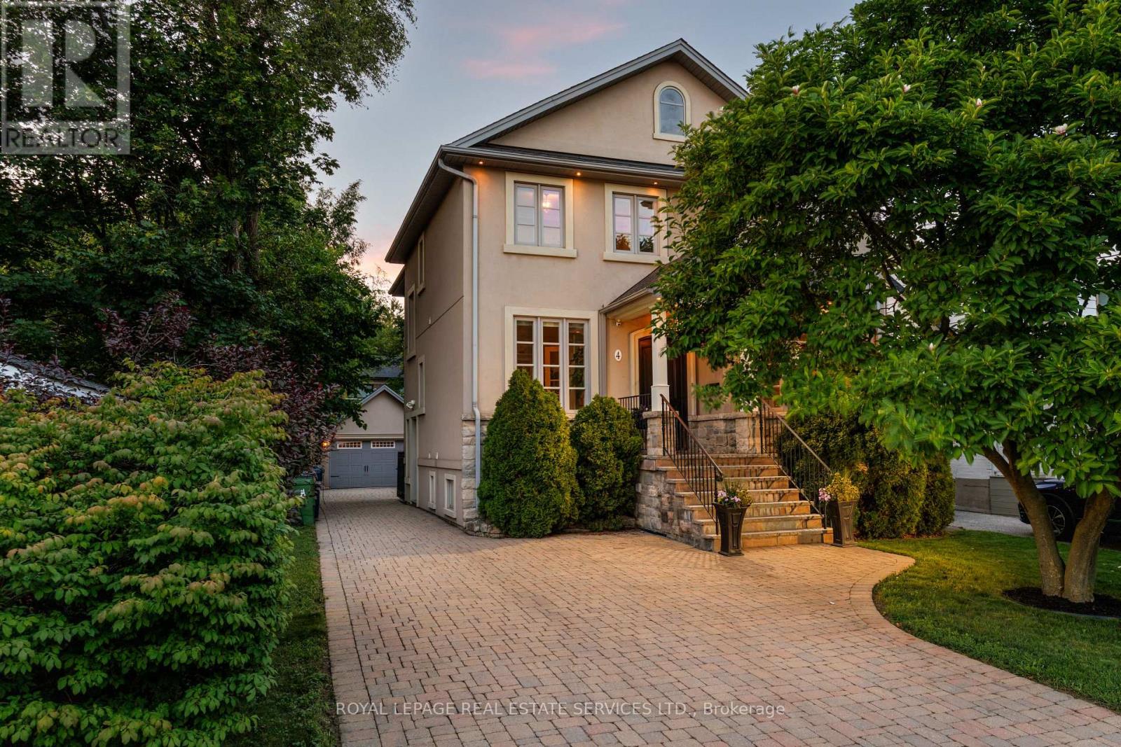 4 SPRINGBROOK GARDENS