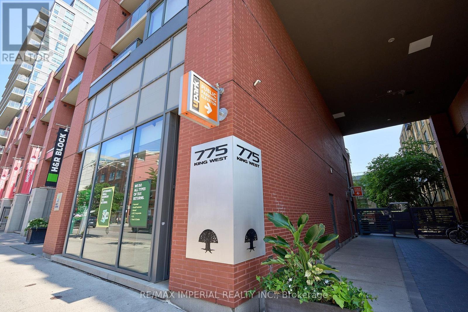 901 - 775 King St W