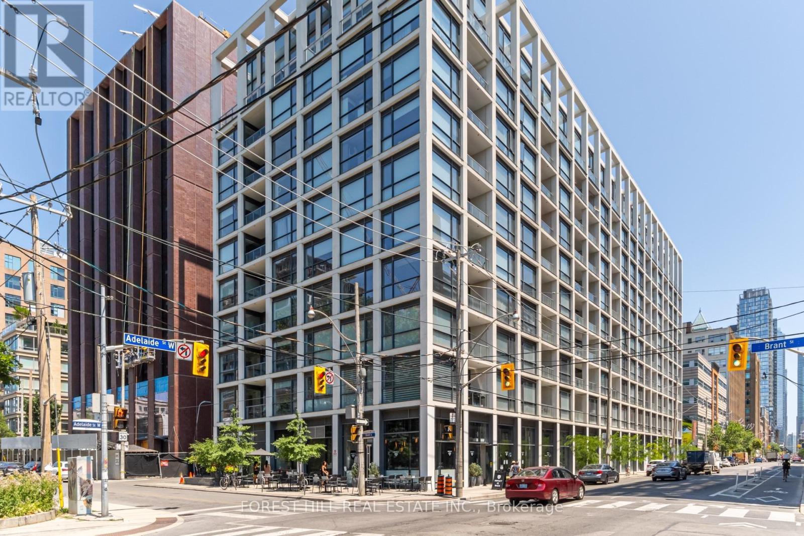 205 - 39 Brant St
