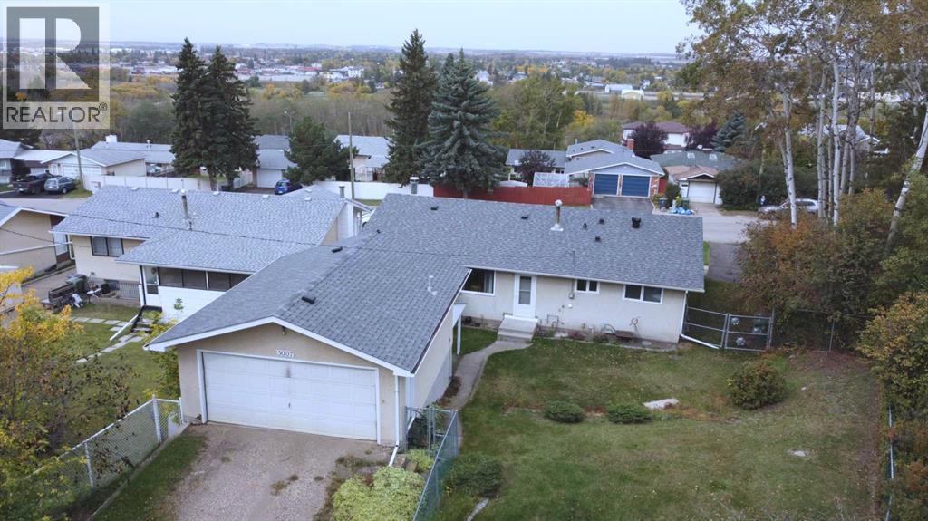 For sale: 5007 42 Street, Ponoka, Alberta T4J1C4 - A2348378