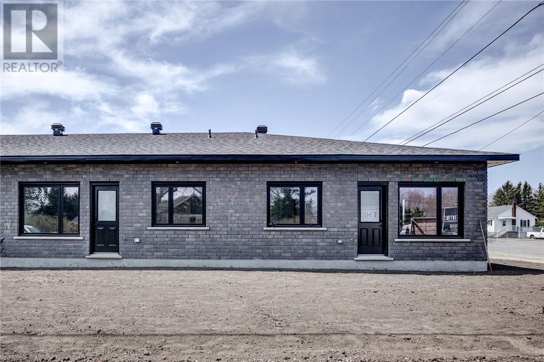 For rent: 105 Notre Dame Street, Azilda, Ontario P0M1B0 - 2130630 ...