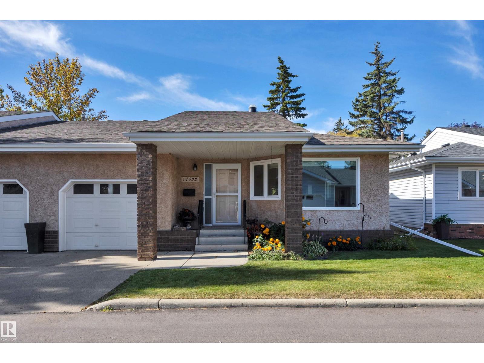 For sale: 17532 CALLINGWOOD RD NW, Edmonton, Alberta T5T5P1 - E4510863 ...