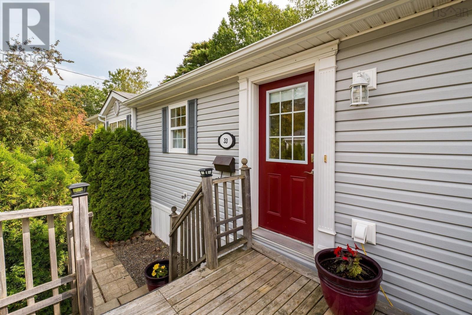 For sale: 33 Commodore Court, New Minas, Nova Scotia B4N5N5