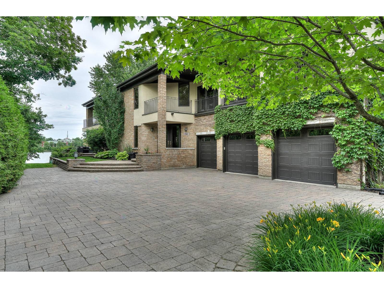 975 Rue Riverview — photo 3