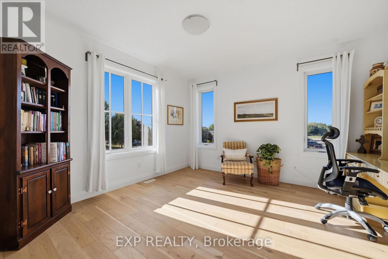 For sale: 1 - 10038 OXBOW DRIVE, Middlesex Centre (Komoka