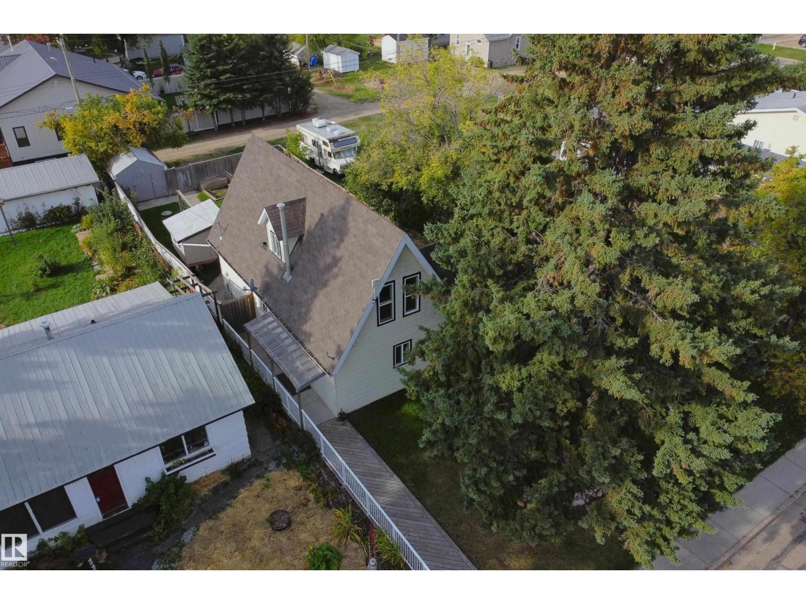 For sale: 4947 49 Avenue, Barrhead, Alberta T7N1G6 - E4511385