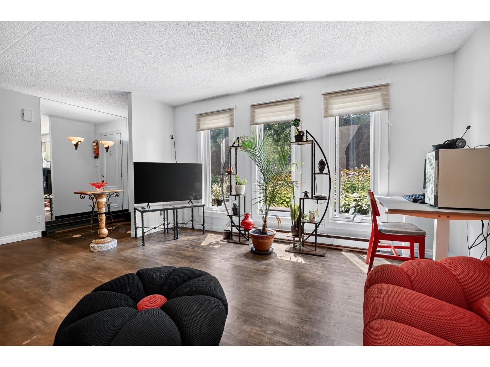 7079 Av. Giraud — photo 3