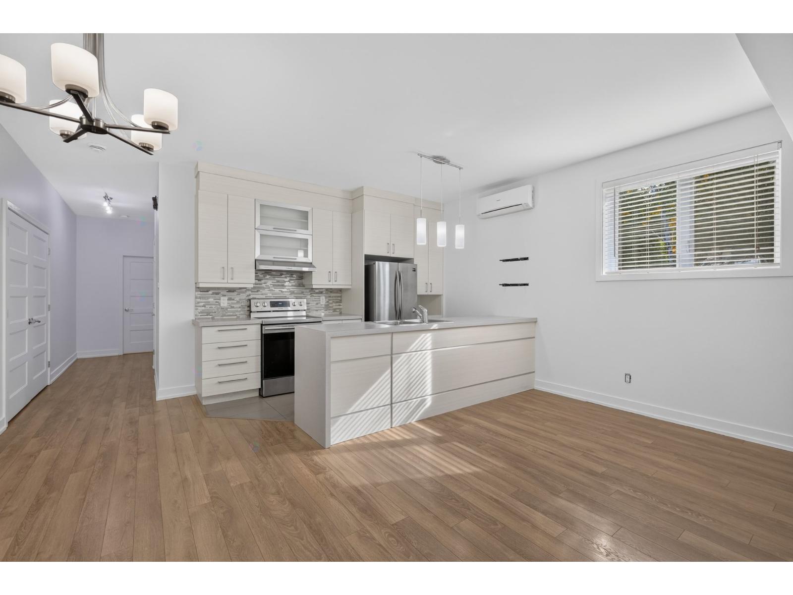 934 Rue Hubert — photo 2