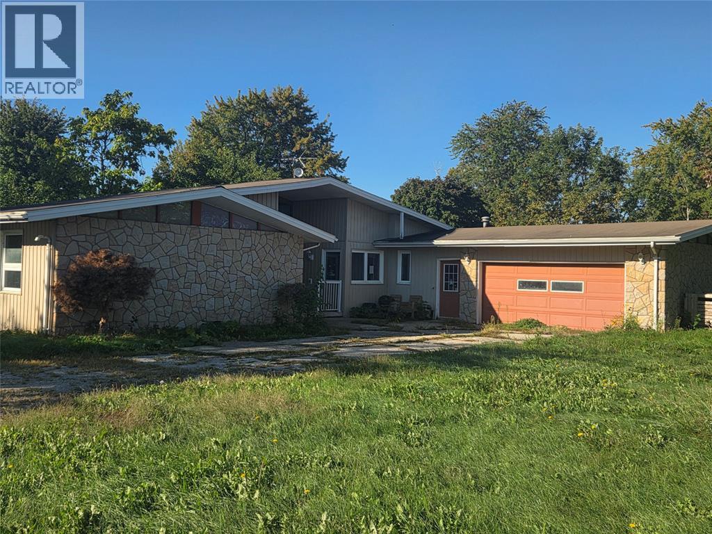 For sale: 618 Mersea Road 8, Leamington, Ontario N8H3V8 - 26024412 ...