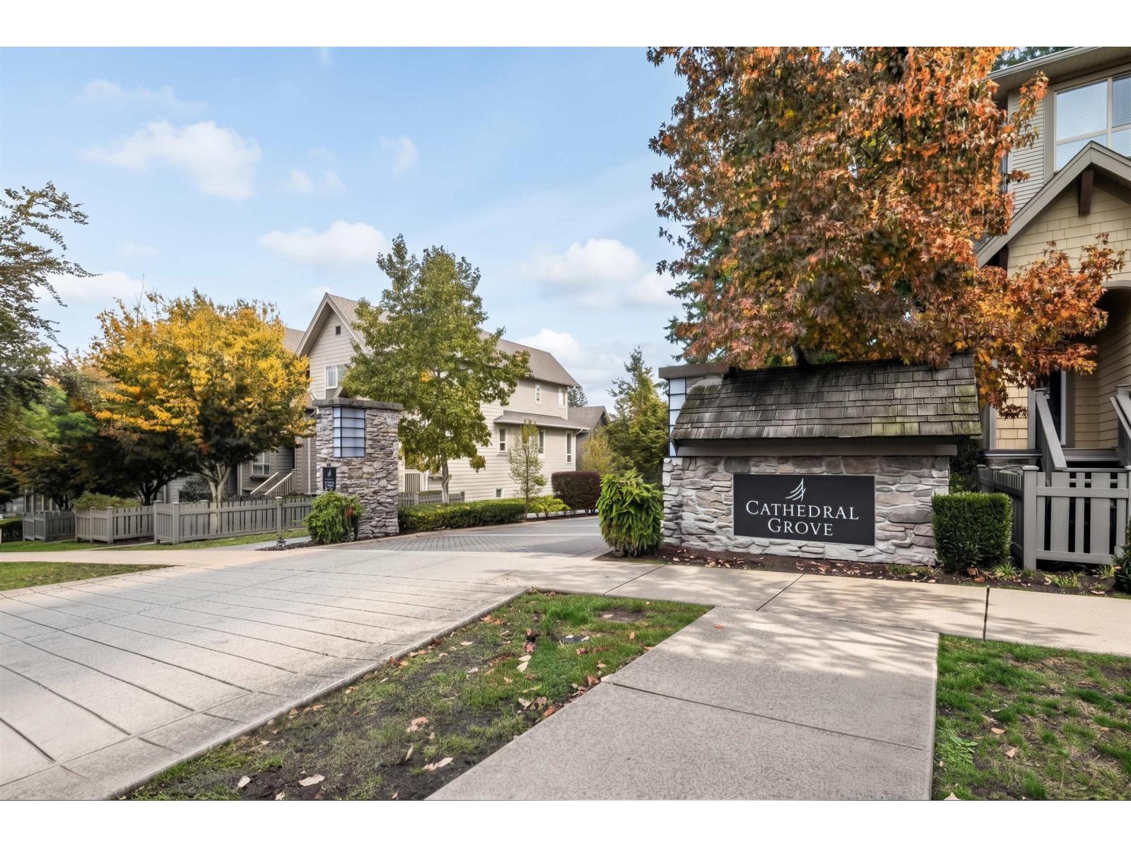 For sale: 27 2738 158 STREET, Surrey, British Columbia V3Z3K3