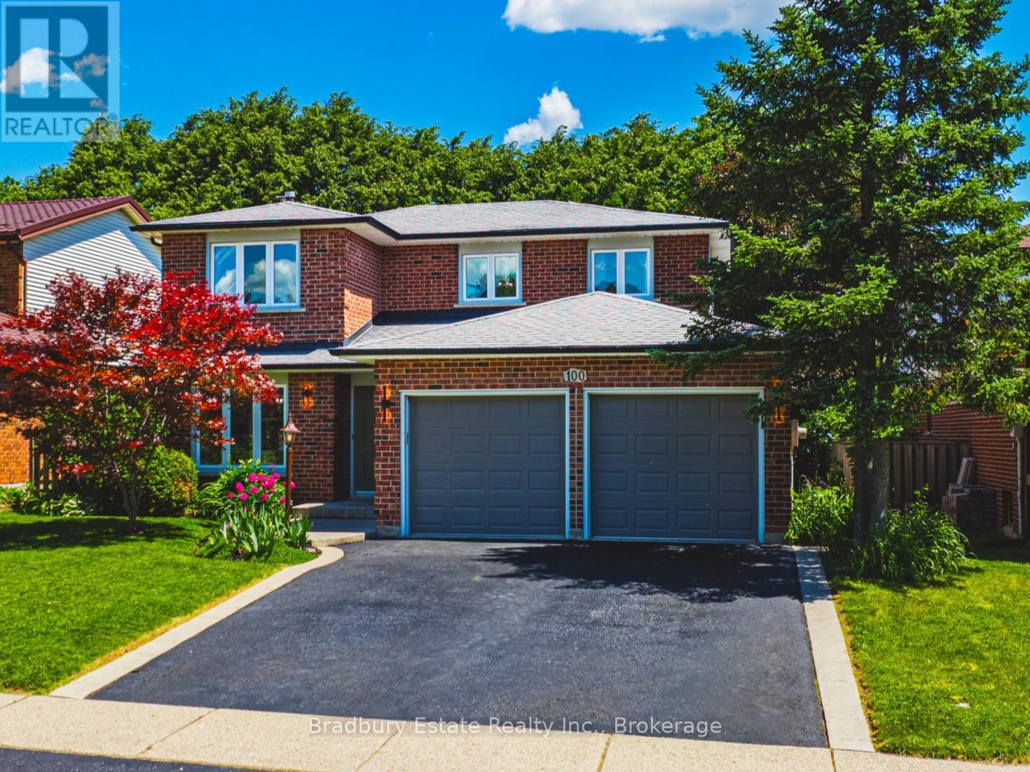 For sale: 100 CHUDLEIGH STREET, Hamilton (Waterdown), Ontario L0K2H6 ...