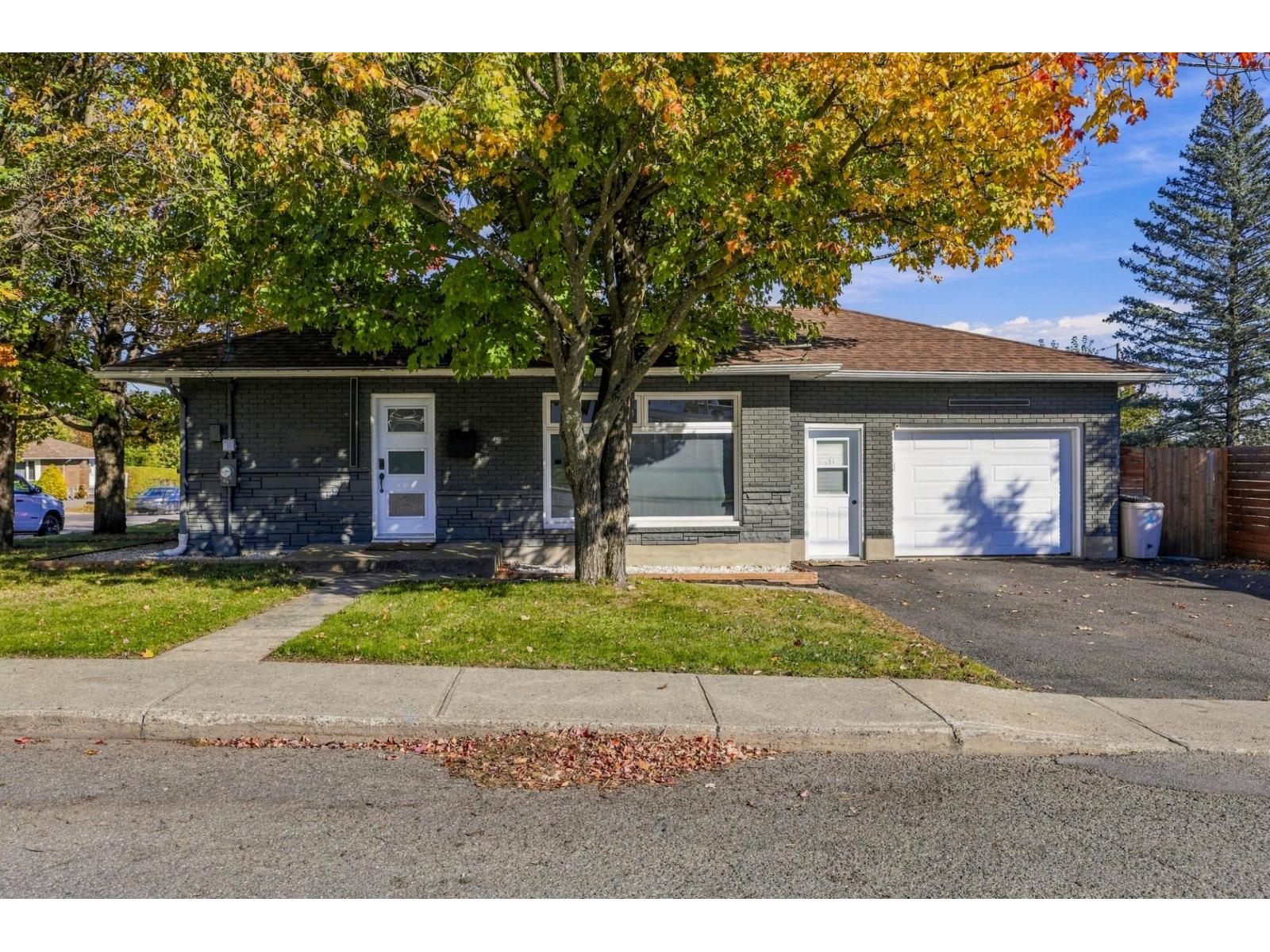 For sale: 236 Rue Church, Gatineau (Buckingham), Quebec J8L1R1 ...