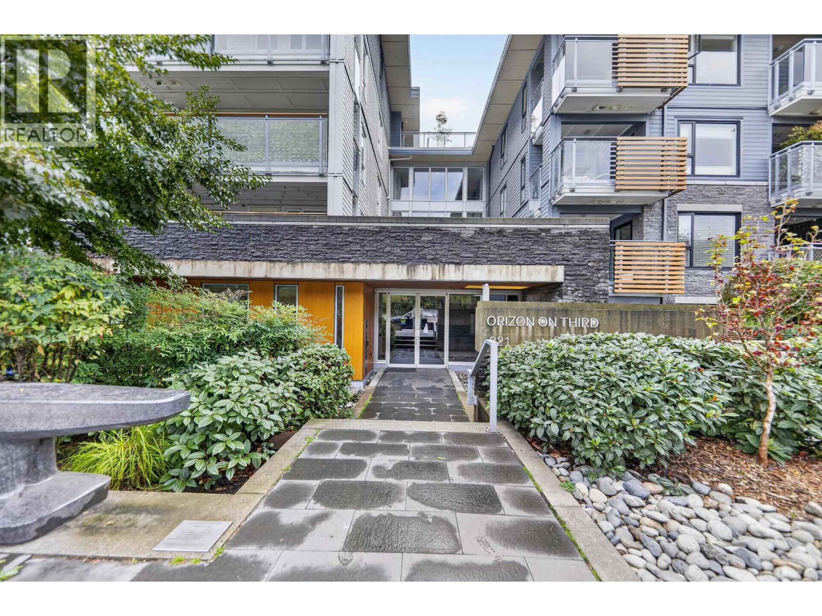 506 221 E 3RD
