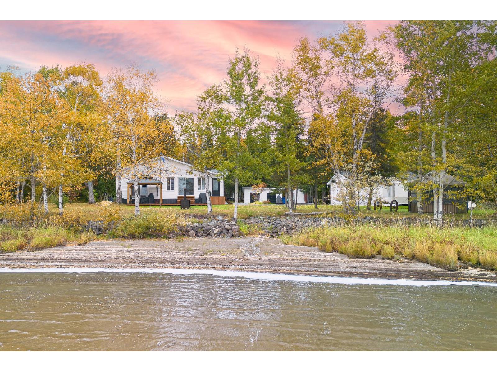 For sale: 125 Ch. de Val-la-Forêt, Val-d'Or, Quebec J9X1R8 - 16830253 ...
