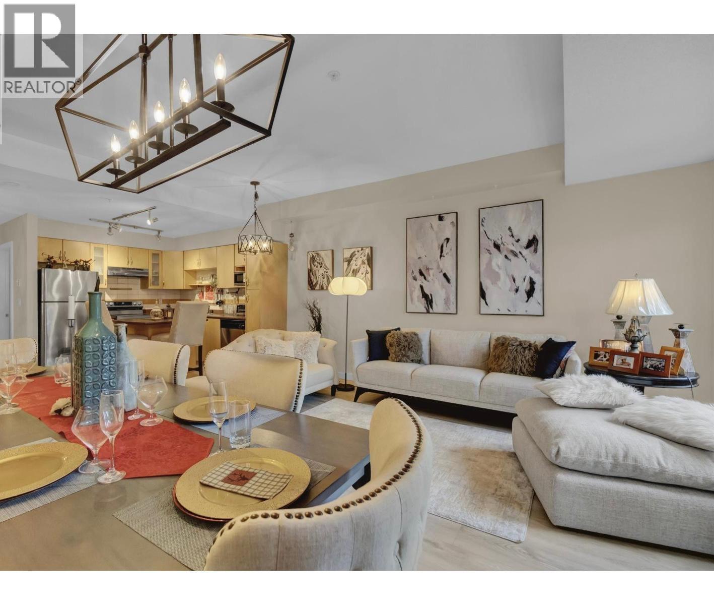 111 160 SHORELINE CIRCLE
