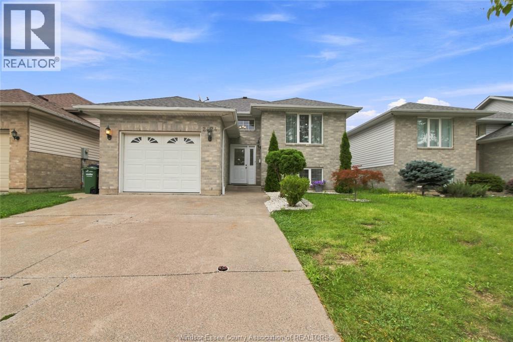 2424 Timbercrest Avenue, listing photograph