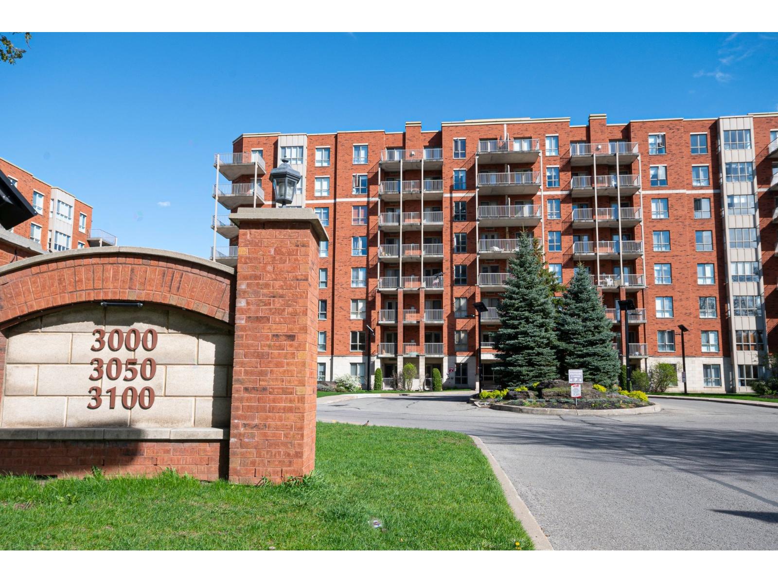 For sale: 3050 Boul. Notre-Dame, #705, Laval (Chomedey), Quebec H7V4B9 ...