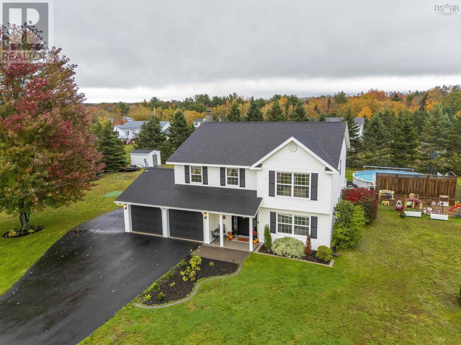 55 Dahlgren Crescent