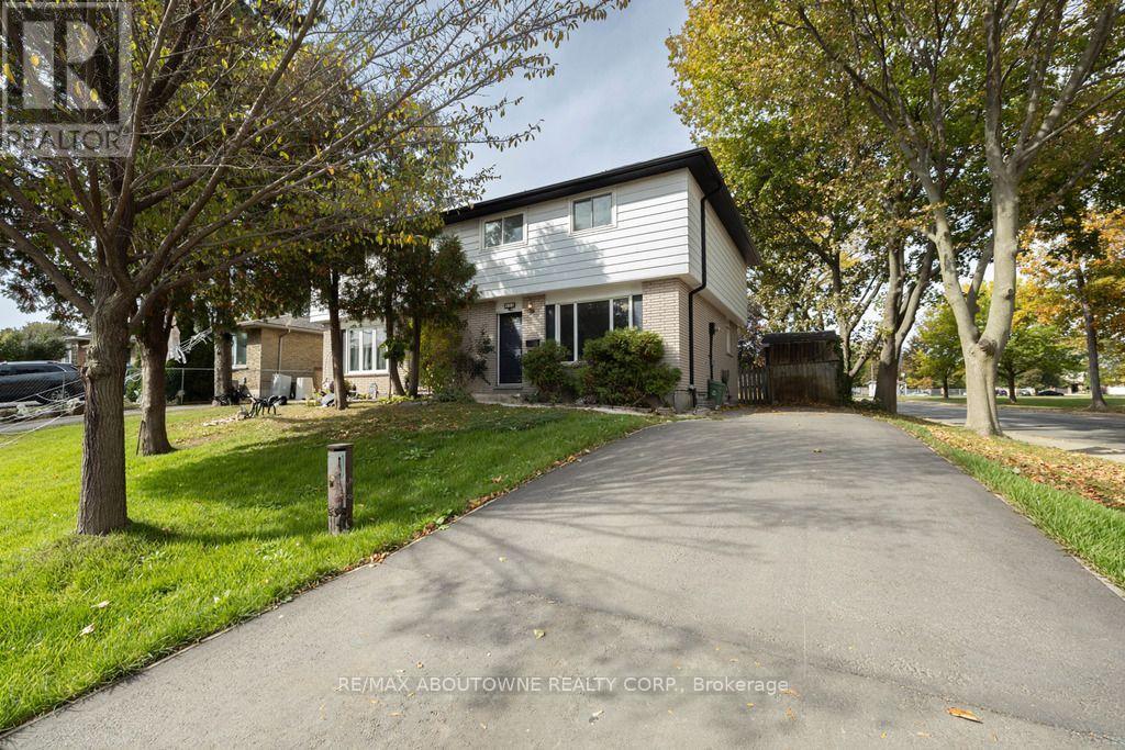 For rent: 4 GLAMIS COURT, Hamilton (Gilkson), Ontario L9C6B3 ...