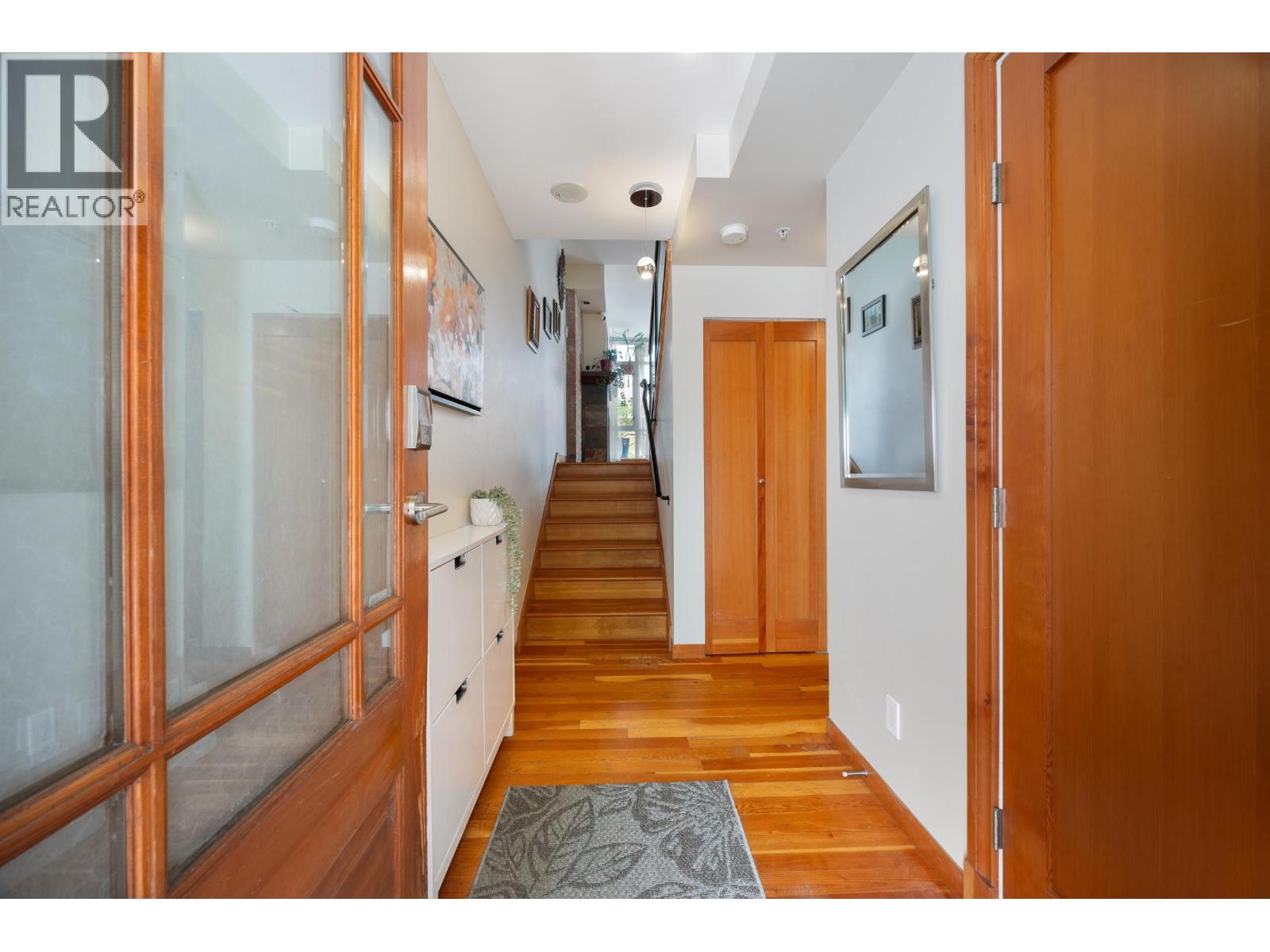 For sale: 114 8 RENAISSANCE SQUARE, New Westminster, British Columbia ...