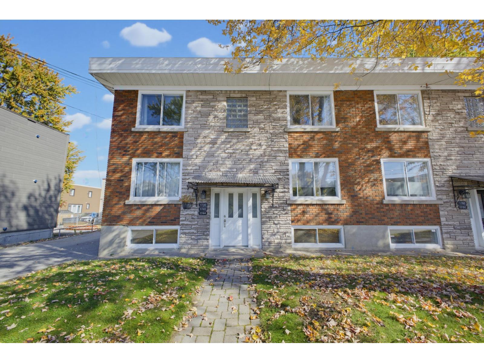 For sale: 1730-1740 Rue Nicolet, Laval (Sainte-Rose), Quebec H7L2P2 ...