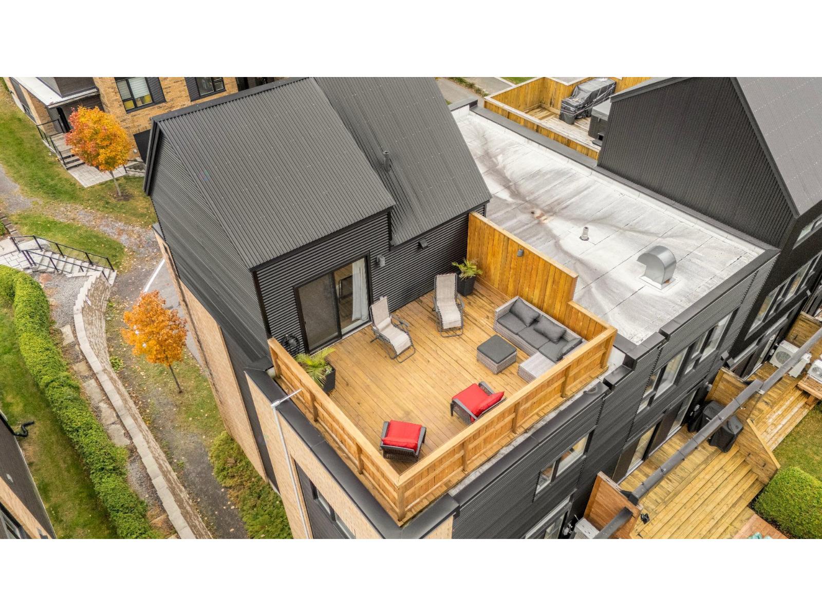 381 Rue René-Lecavalier — photo 2